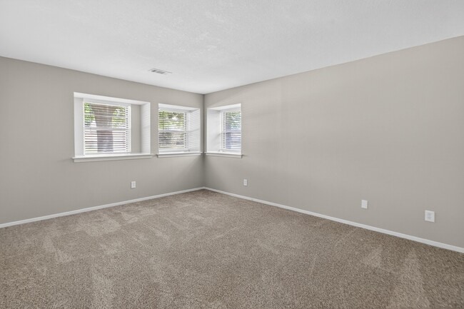 Building Photo - 2027 Ottawa Ln