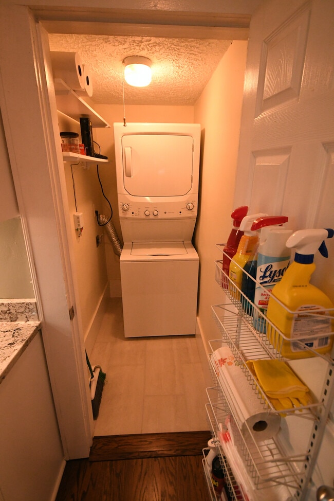 Building Photo - 408 W Park Ave