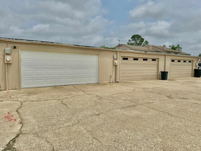 Building Photo - 495 Yorktown Ln
