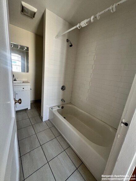 Building Photo - 9 Barrows St