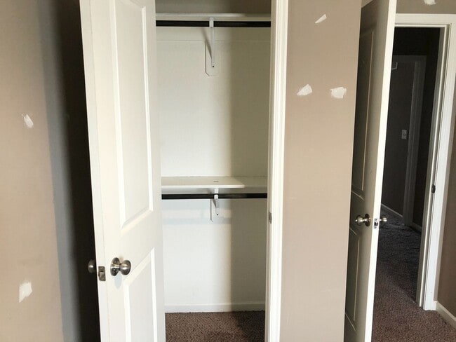 Building Photo - Newer 3 Bed 2 Car Townhome in Grain Valley