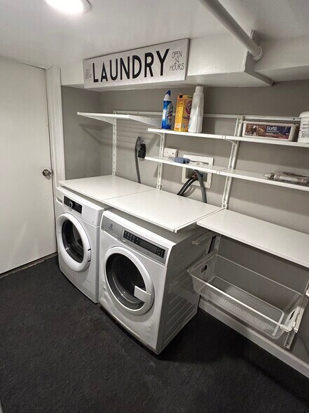 Building Photo - 245 Pensdale St