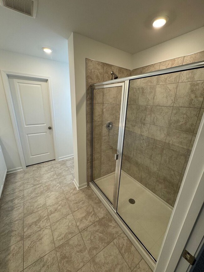 Building Photo - New 5 Bed 3 Bath Home in New Loganville Community!