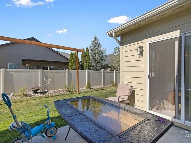 Building Photo - 723 W Heather Woods Dr
