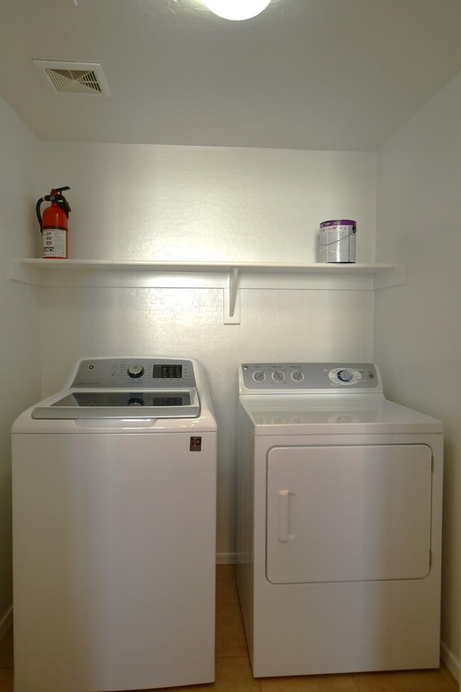 Building Photo - 2300 E Magma Rd