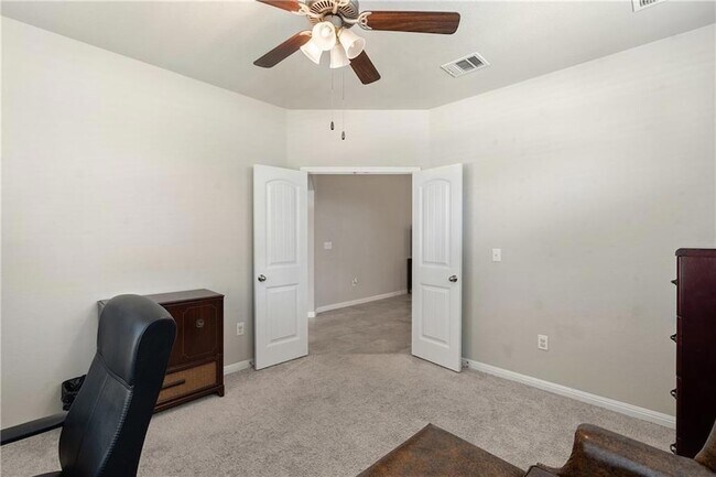 Building Photo - 601 Flag Ln