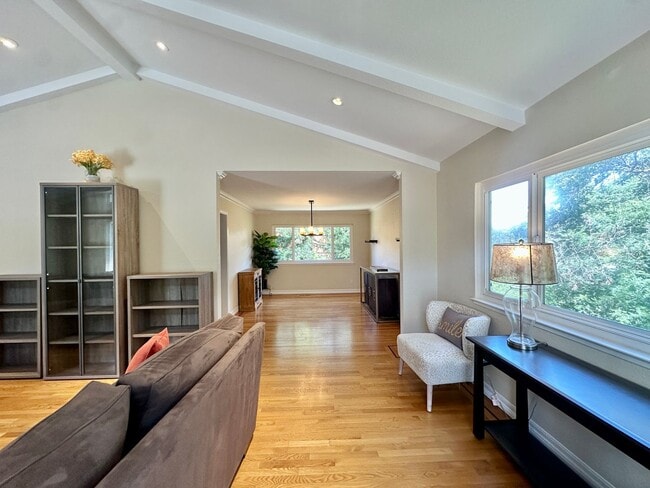 Building Photo - Beautiful San Rafael Home