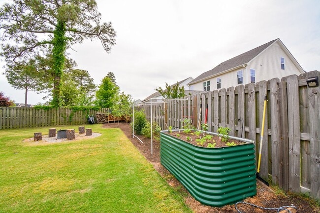 Building Photo - Gorgeous 5 Bedroom Home in Neighborhoods of Holly Ridge