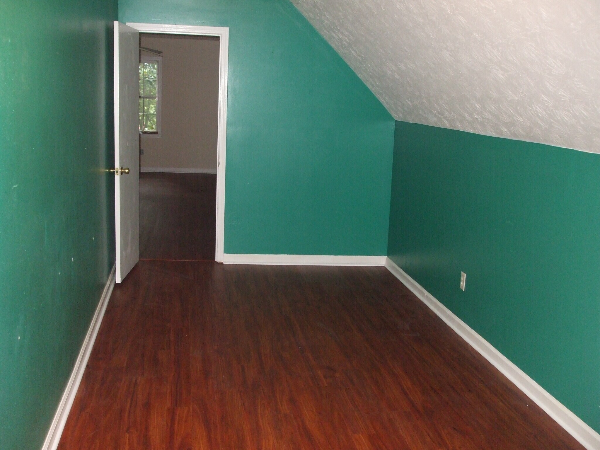 Building Photo - 2020 Oak Village Ln