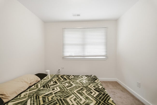 Building Photo - 913 Dandridge Dr