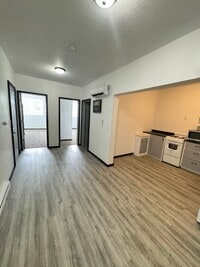 Building Photo - Remodeled 2-Bedroom Upper Apartment in Mil...