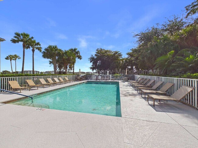Building Photo - 10391 Butterfly Palm Dr