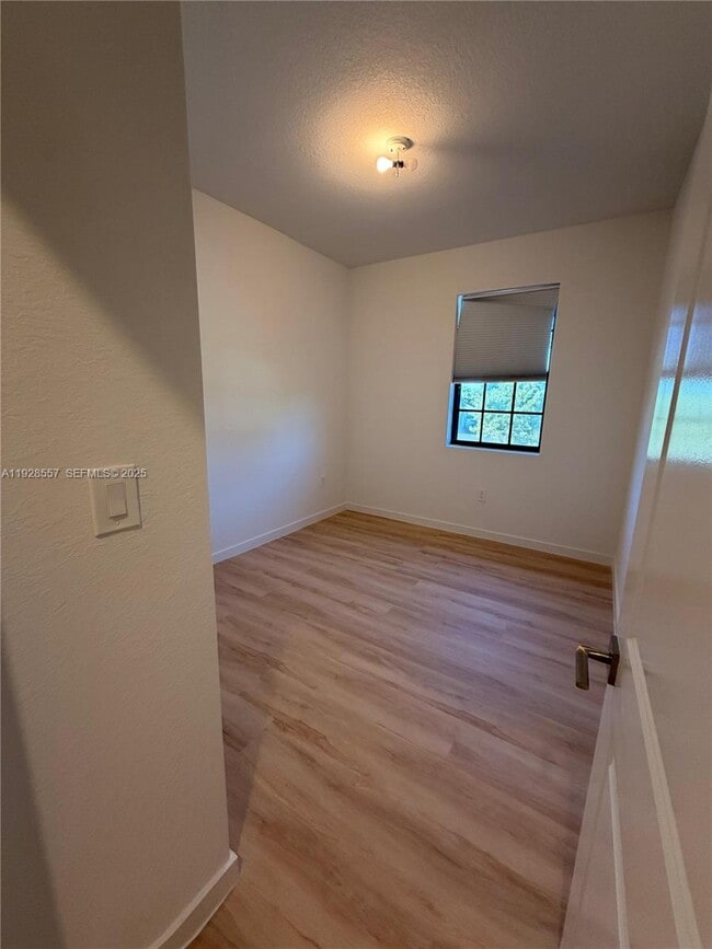 Building Photo - 711 SW 11th St