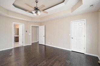 Building Photo - 1403 W Maplewood St