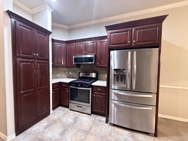 Building Photo - 4-bedroom property in a fantastic North Edmond