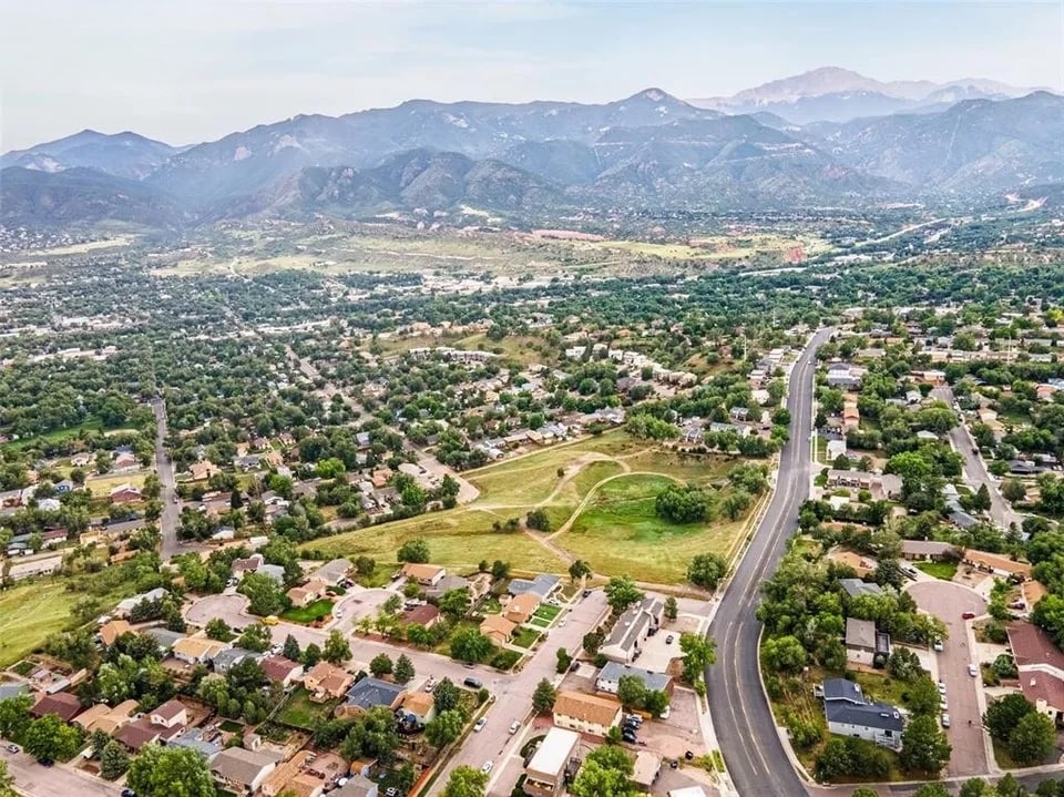 Building Photo - 2136 Friendship Pl