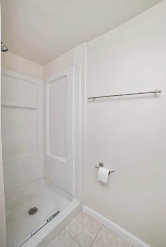 Building Photo - 4543 Kingston Rd