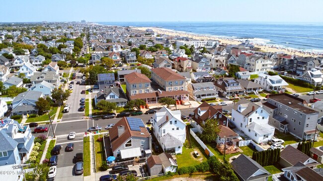 Building Photo - 113 12th Ave