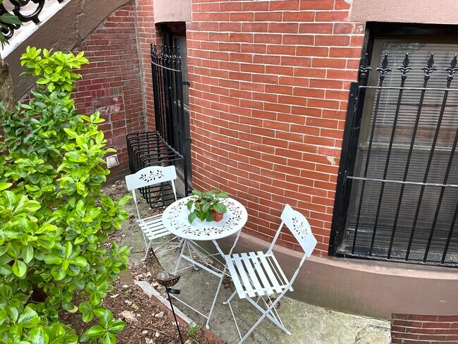 Building Photo - 81 E Brookline St
