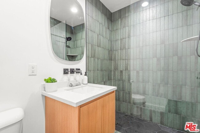 Building Photo - 1107 S St Andrews Pl