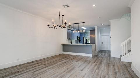 Building Photo - 6784 Via Regina