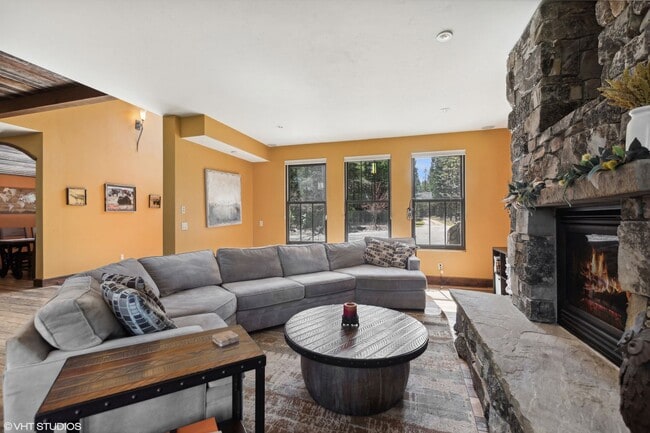 Building Photo - Charming 4 bedroom Home in Whitefish on 3 ...