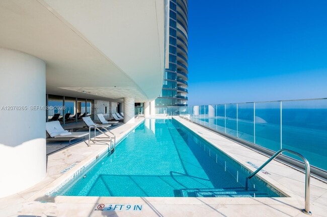 Building Photo - 18501 Collins Ave