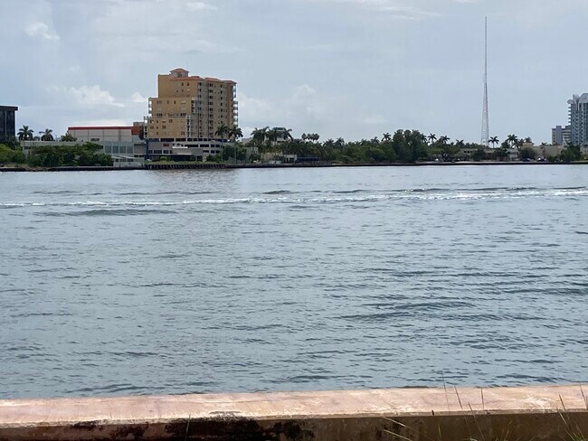 Building Photo - 2170 Bay Dr