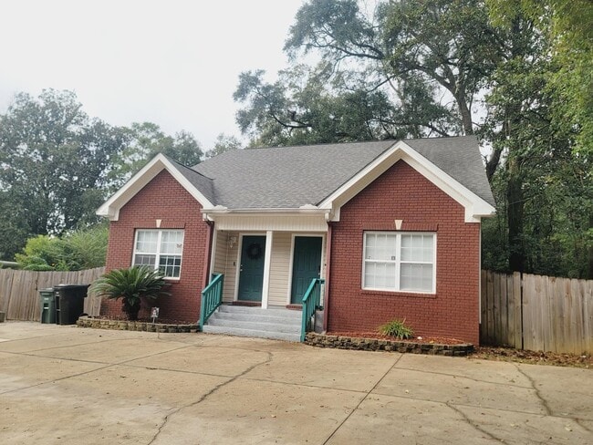 Building Photo - 1926 Fannie Dr