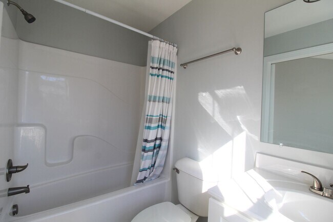 Building Photo - Beautiful 3-Bedroom, 3-Bathroom Townhome N...