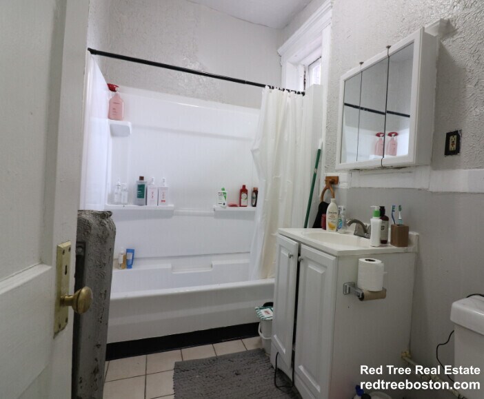 Building Photo - 465 Park Dr