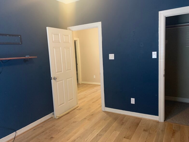 Building Photo - 10330 Panther Point Dr