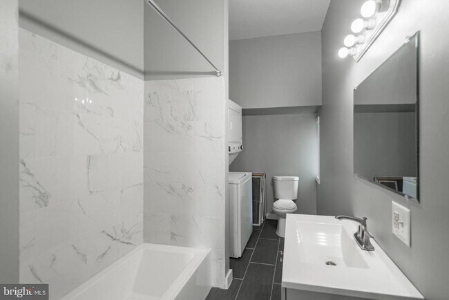 Building Photo - 1933 Spring Garden St