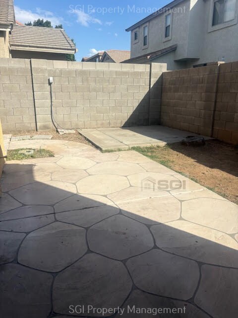 Building Photo - 5313 E Hilton Ave