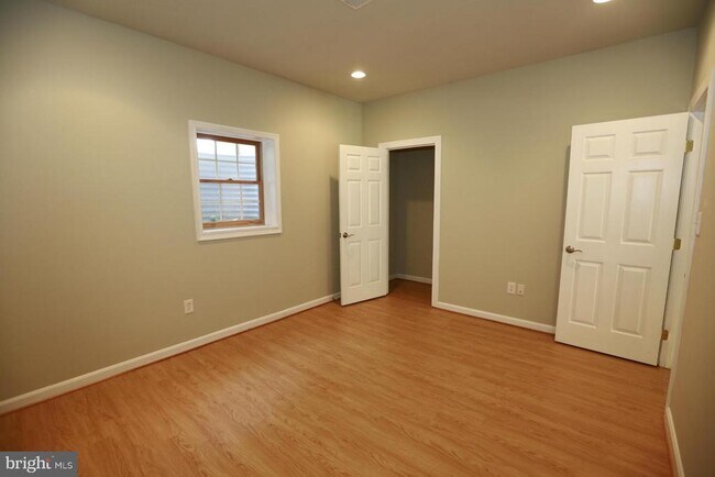 Building Photo - 2339 Sandburg St