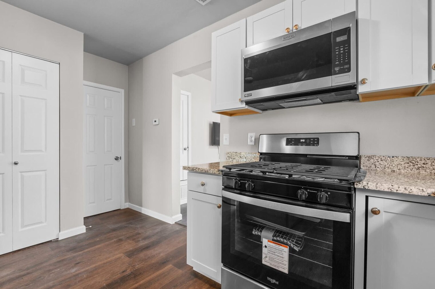 Building Photo - 1004 E Powell Ave