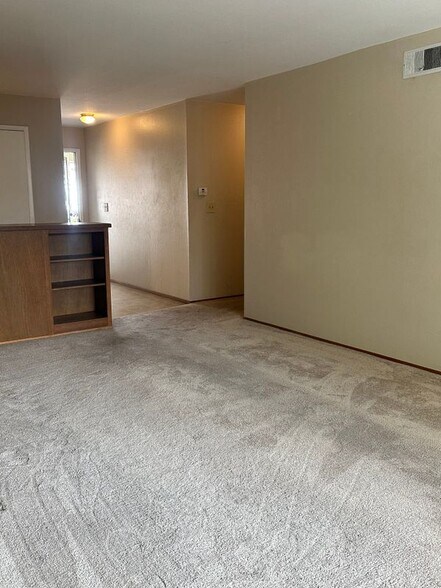 Building Photo - 715 Caliente Ave