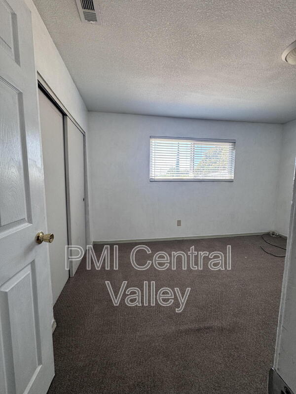 Building Photo - 8920 N El Dorado St