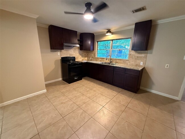 Building Photo - 6302 Thrush Dr