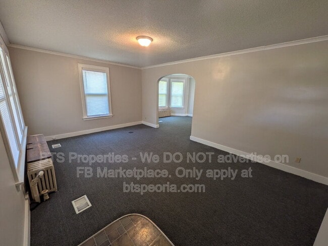 Building Photo - 1530 W Barker Ave