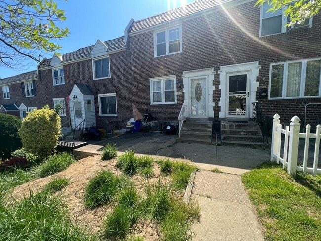 Building Photo - Charming Modern 3 Bedroom w/ Washer & Dryer & Optional 4th Bedroom in Basement | Overbrook