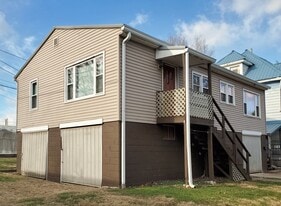 Building Photo - 1208 S 4th St