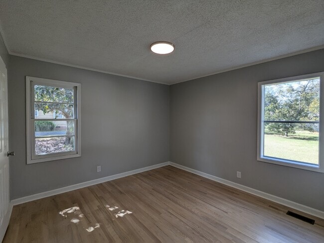 Building Photo - 272 Victory Dr
