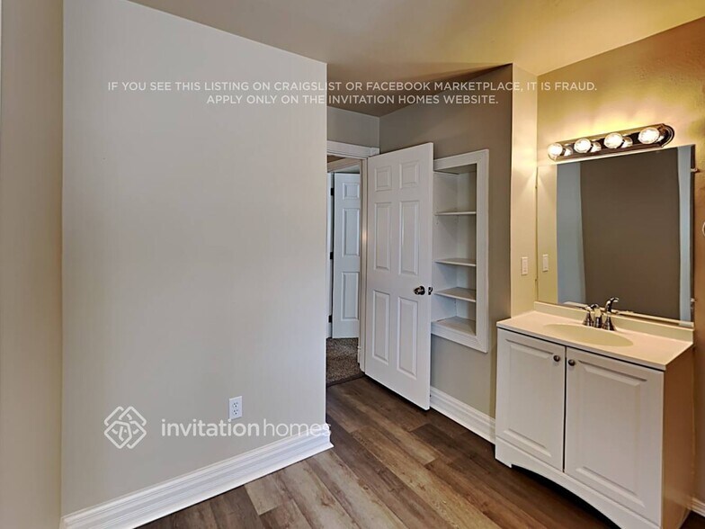 Building Photo - 9914 74th St SW