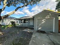 Building Photo - Charming Three Bedroom Near Westfield Park