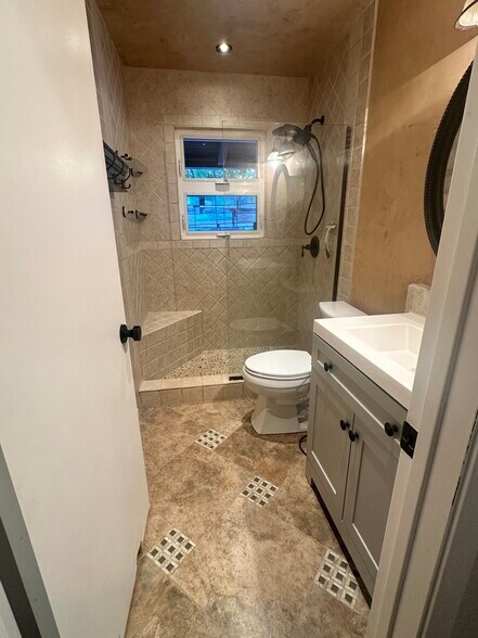 Bathroom 2 - 4996 Lower Honoapiilani Rd