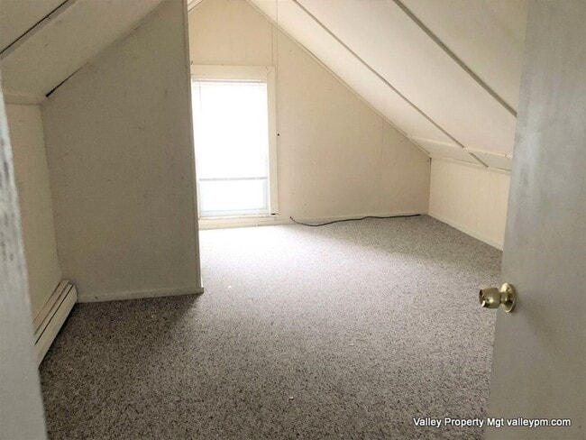 Building Photo - 697 Main St