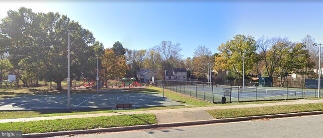 Building Photo - 884 Quince Orchard Blvd