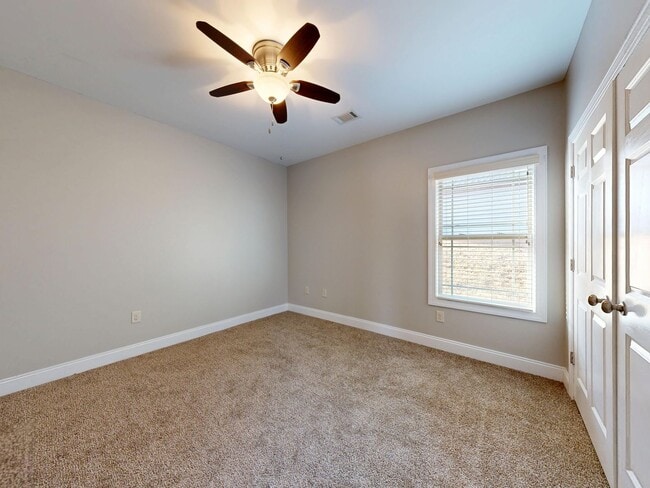 Building Photo - 176 Garrett Dr
