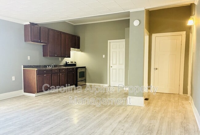 Building Photo - 910 Walnut St